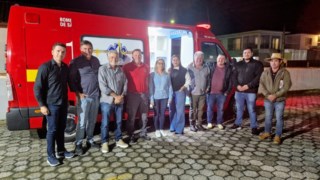 VEREADORES COMEMORAM CONQUISTA DE NOVA VIATURA ADQUIRIDA PARA OS BOMBEIROS VOLUNTÁRIOS DE SÃO JOÃO DO ITAPERIÚ VEREADORES COMEMORAM CONQUISTA DE NOVA VIATURA ADQUIRIDA PARA OS BOMBEIROS VOLUNTÁRIOS DE SÃO JOÃO DO ITAPERIÚ