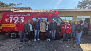 VEREADORES ACOMPANHAM ENTREGA DE NOVA AMBULÂNCIA AO CORPO DE BOMBEIROS VOLUNTÁRIOS DE SÃO JOÃO DO ITAPERIÚ VEREADORES ACOMPANHAM ENTREGA DE NOVA AMBULÂNCIA AO CORPO DE BOMBEIROS VOLUNTÁRIOS DE SÃO JOÃO DO ITAPERIÚ