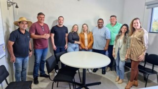 VEREADORES DISCUTEM READEQUAÇÃO DE PROPOSTA PARA MELHORIAS NA SAÚDE PÚBLICA DE SÃO JOÃO DO ITAPERIÚ VEREADORES DISCUTEM READEQUAÇÃO DE PROPOSTA PARA MELHORIAS NA SAÚDE PÚBLICA DE SÃO JOÃO DO ITAPERIÚ